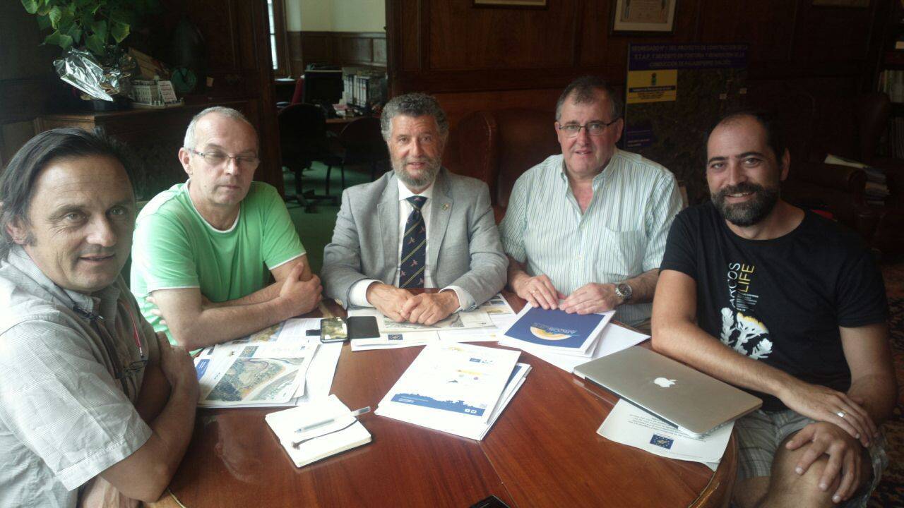 Life+ARCOS meets the majors and councillors of Valdés and Navia Councils, Asturias
