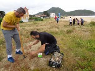 Volunteering day in Berria with the aim of NACAR project. Event date: 12/06/2015