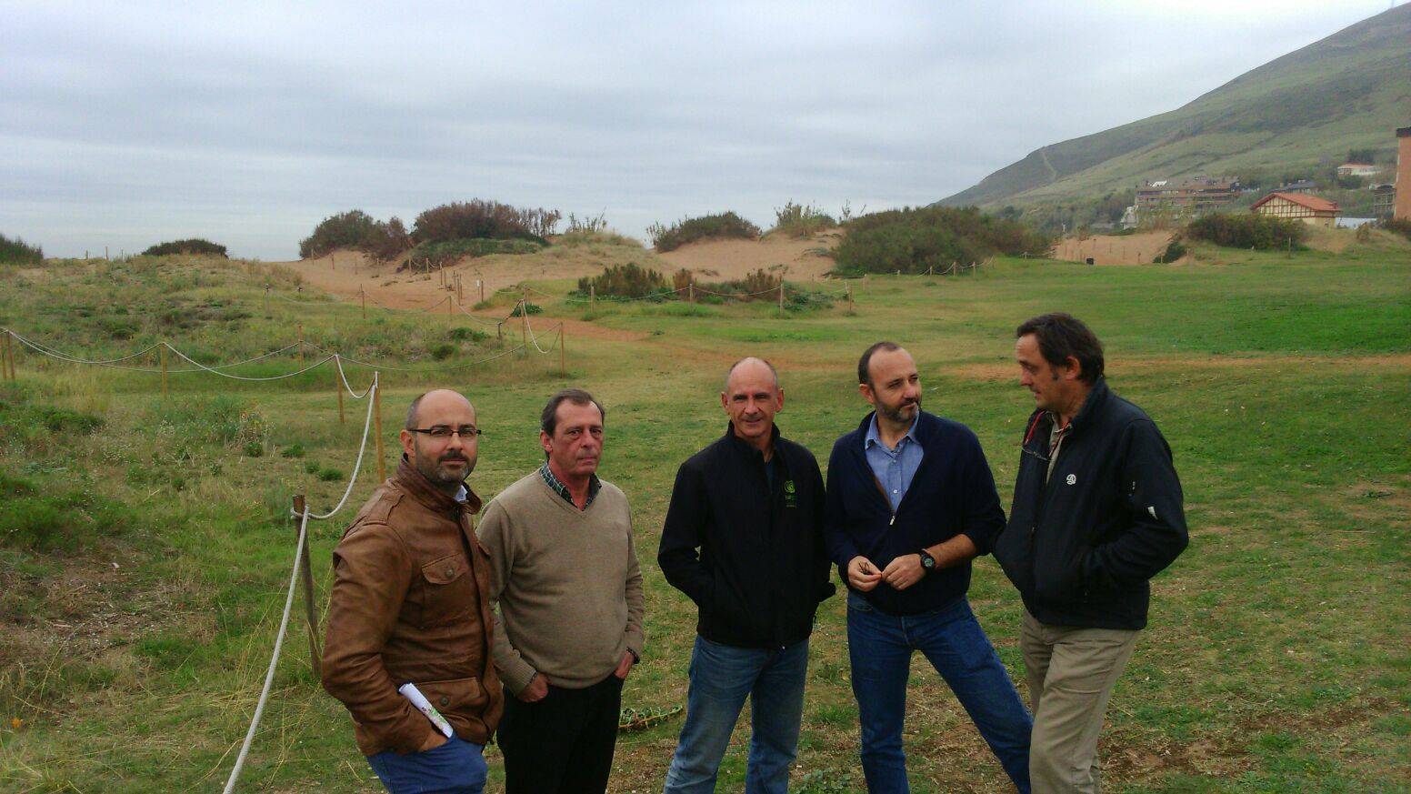 We meet authorities from Directorate for the protection of the coast and the sea and the Provincial Government of Bizakia, in La Arena (Muskiz-Zierbena, Basque Country)
